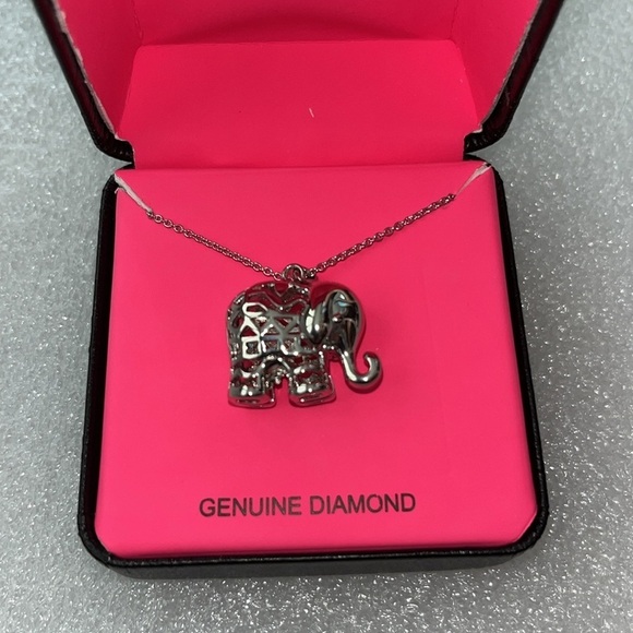 🆕 Gianni Argento Diamond Accent Elephant Pendant Necklace Silver Plated 18” - Picture 3 of 6